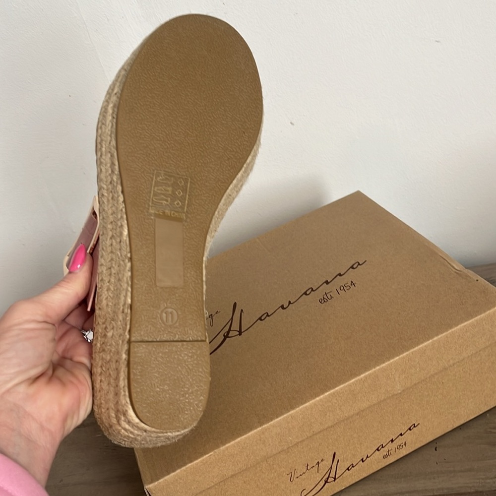 New Vintage Havana  Robin Wedge buckle Sandals pink NIB size 11 - Picture 3 of 9